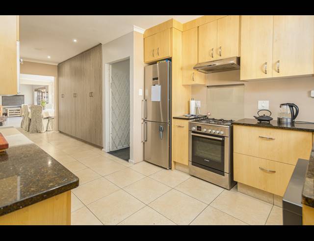 3 BEDROOM FREESTANDING SOLD IN MELKBOSSTRAND CENTRAL
